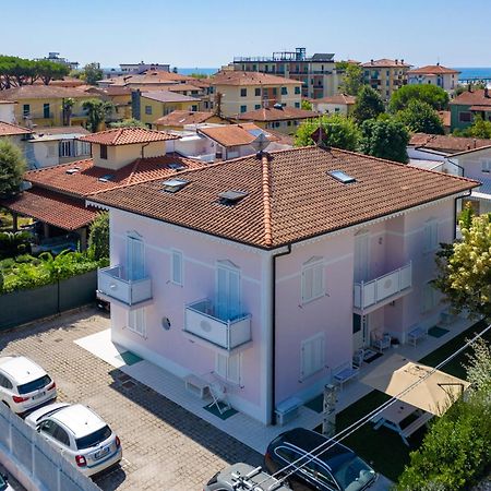 Villa Amelia Rooms Marina di Pietrasanta Buitenkant foto