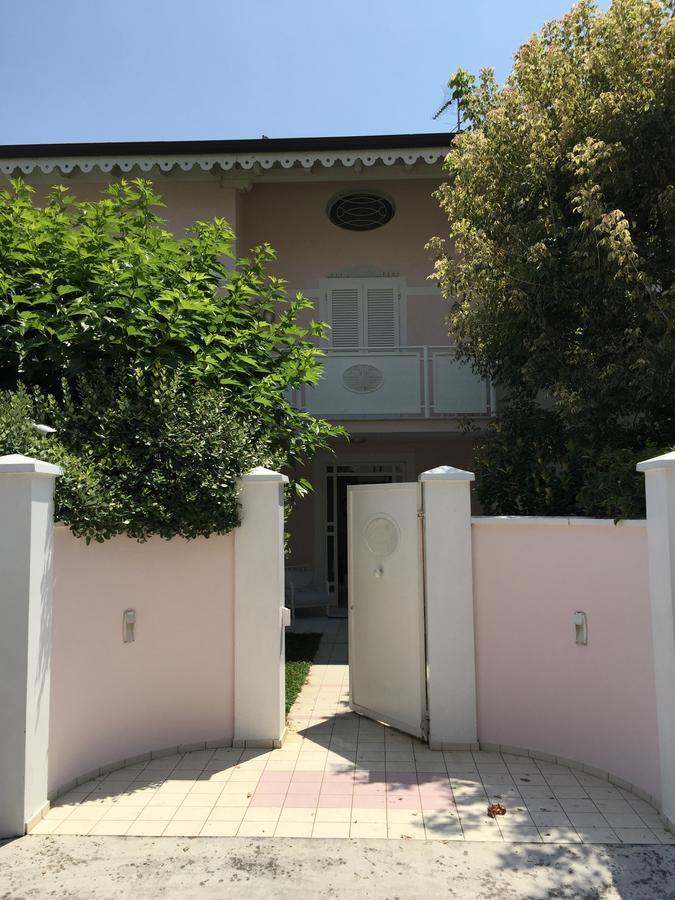Villa Amelia Rooms Marina di Pietrasanta Buitenkant foto